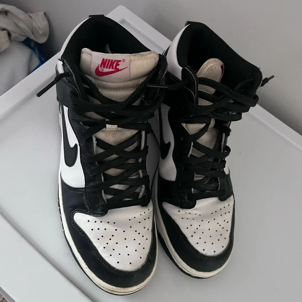 Nike Dunk High Panda (GS) (2021) - Picture 4 of 5